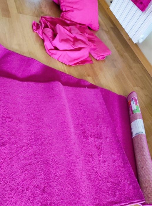 Almofadas tapetes cortinas rosa