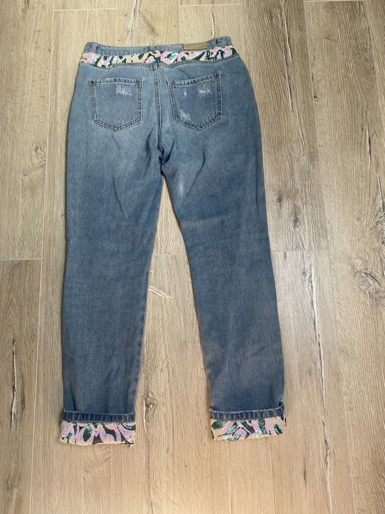 Spodnie jeans z przetarciami-firma ONLY