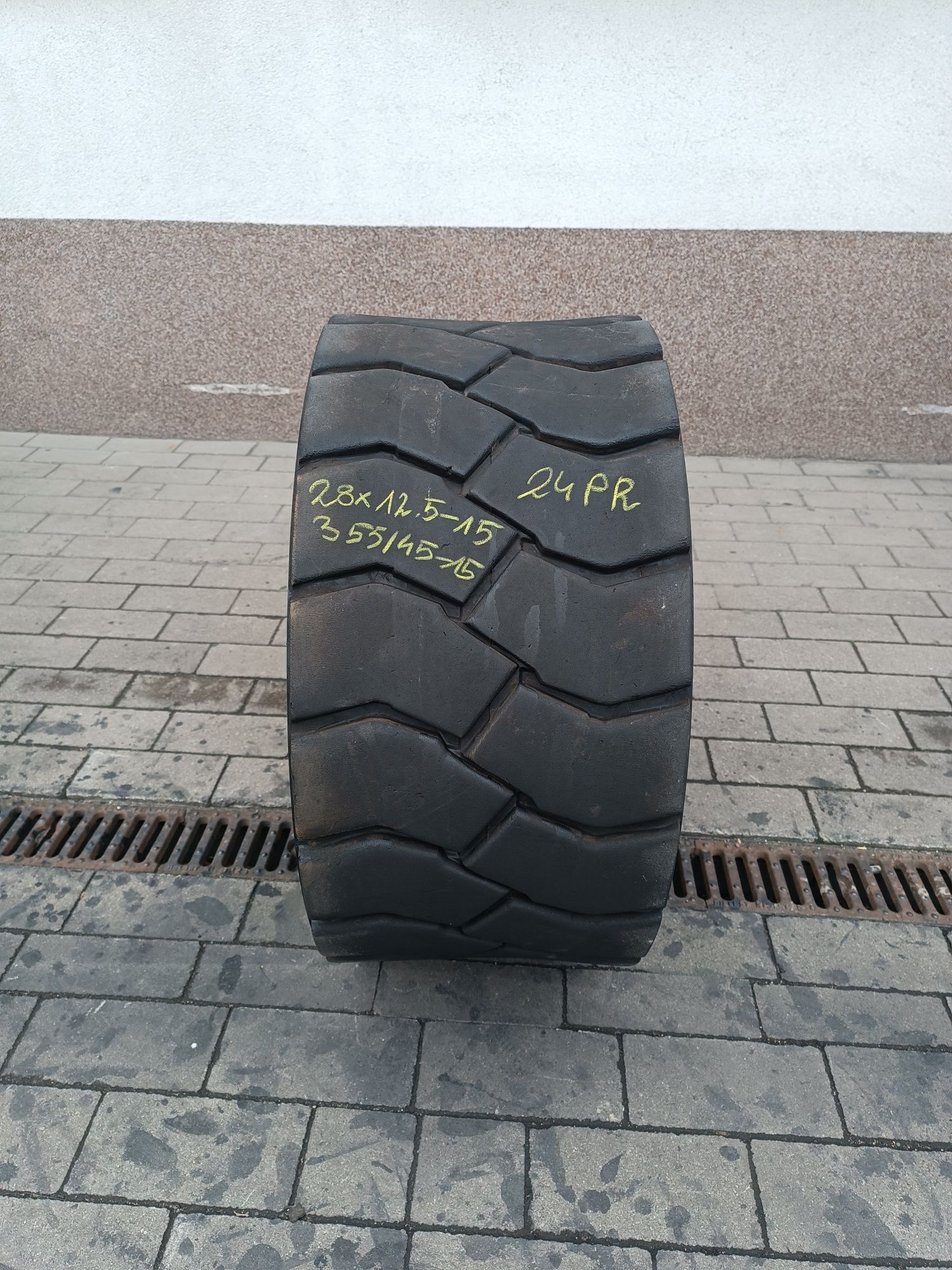 28x12.5-15 Hauler LT Wide Wall  355/45-15