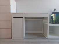 Białe biurko Ikea