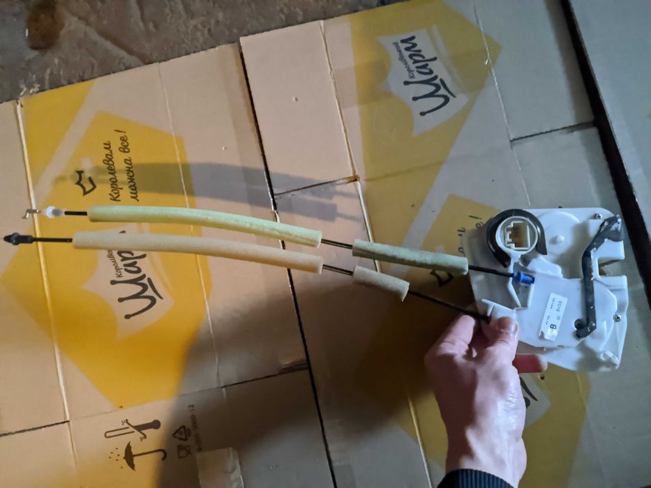 Mazda 3 BM 2013-2017 скло дверей петлі мотор замки динамік