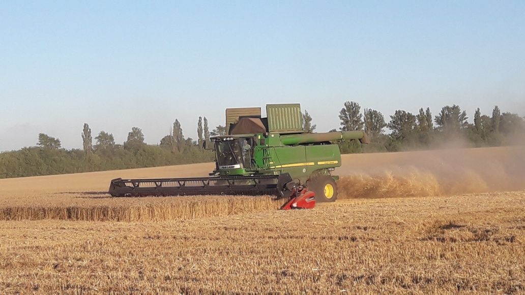 Комбайн John Deere  S690