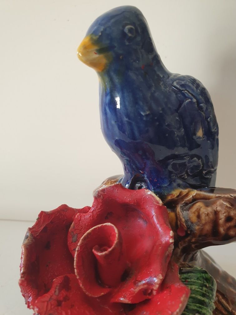 Antiga figura em faiança portuguesa - pássaro com rosa -