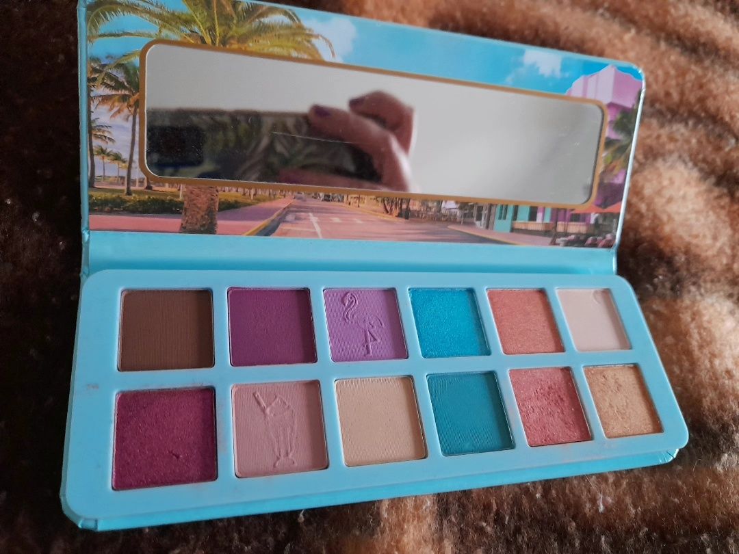 Essence Welcome to Miami -Paleta de sombras