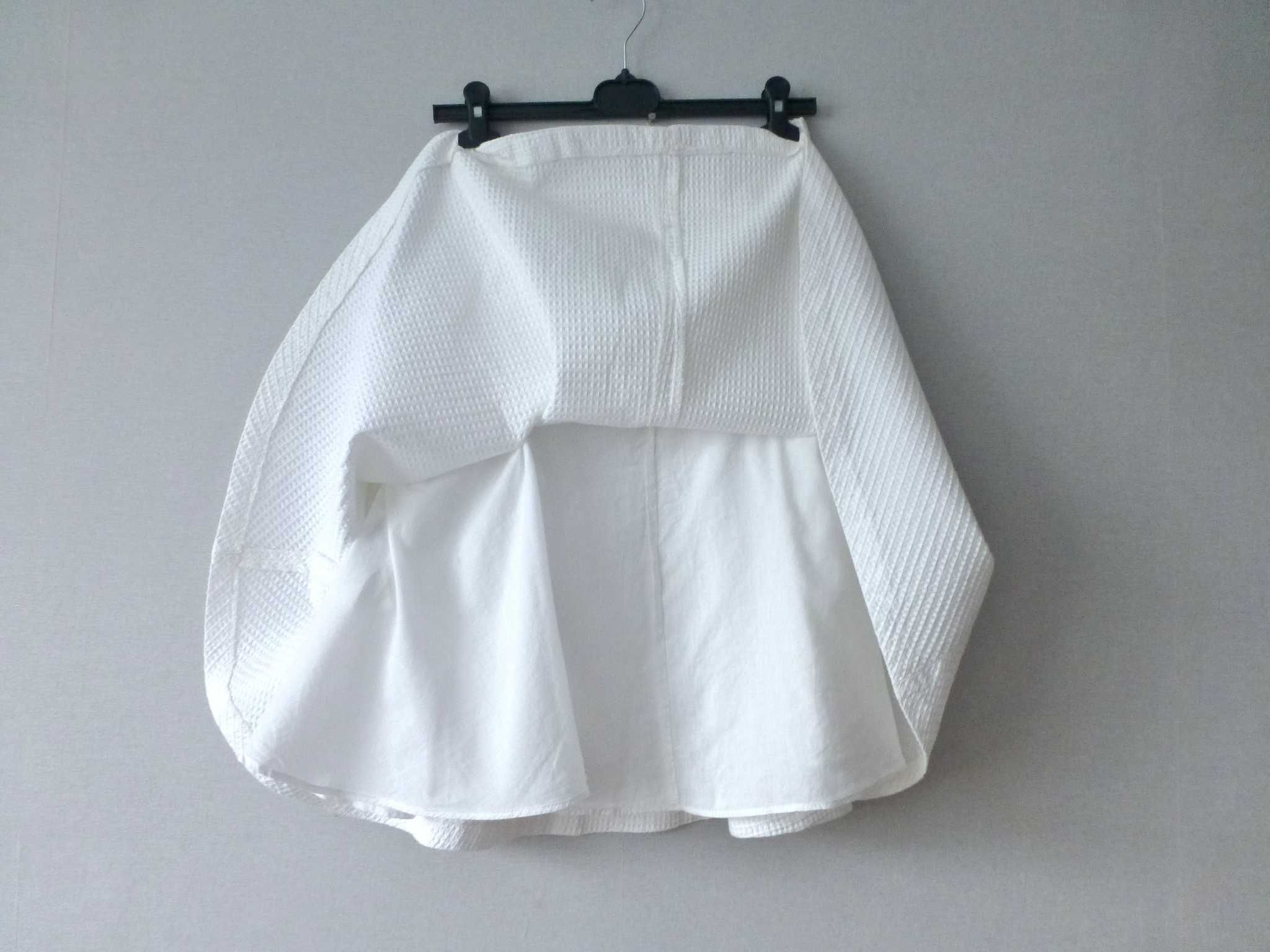 Zara biała rozkloszowana spódnica z kieszeniami S
