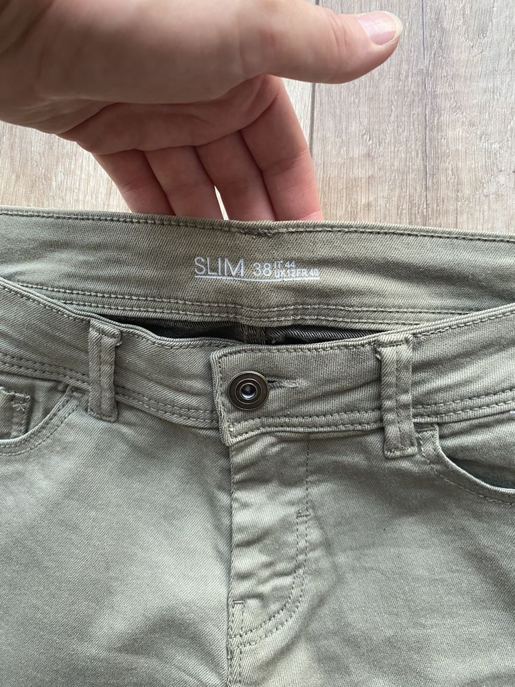 Jeansy khaki slim