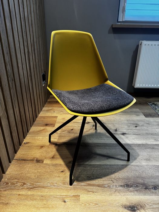 Krzesło żółte musztardowe Nox 4 designerskie krzesła szare siedzisko