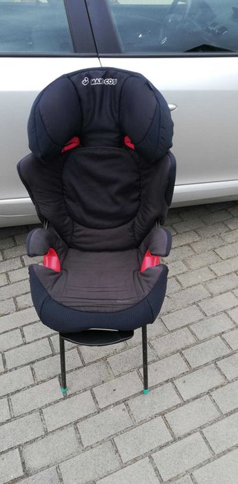 Fotelik samochodowy Maxicosi Tobi z podnóżkiem