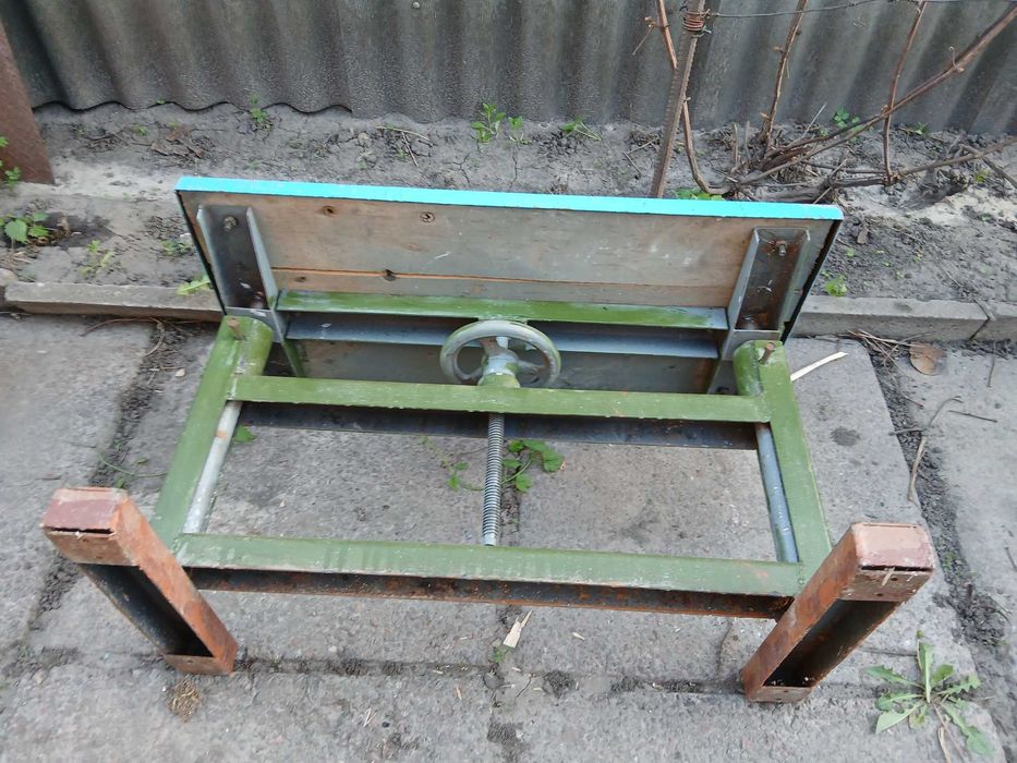 Стіл слюсарний з регулюванням по висоті 1000х500мм