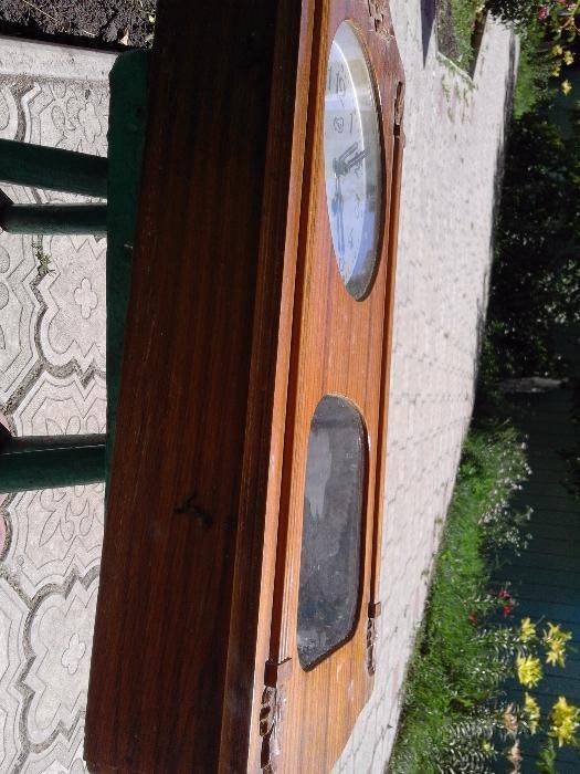 Деревянные старинные часы