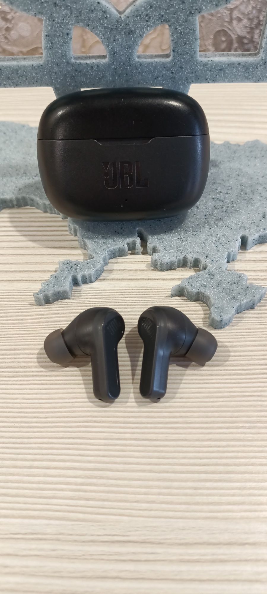 Навушники JBL 200.Ідеальний стан,все працює.