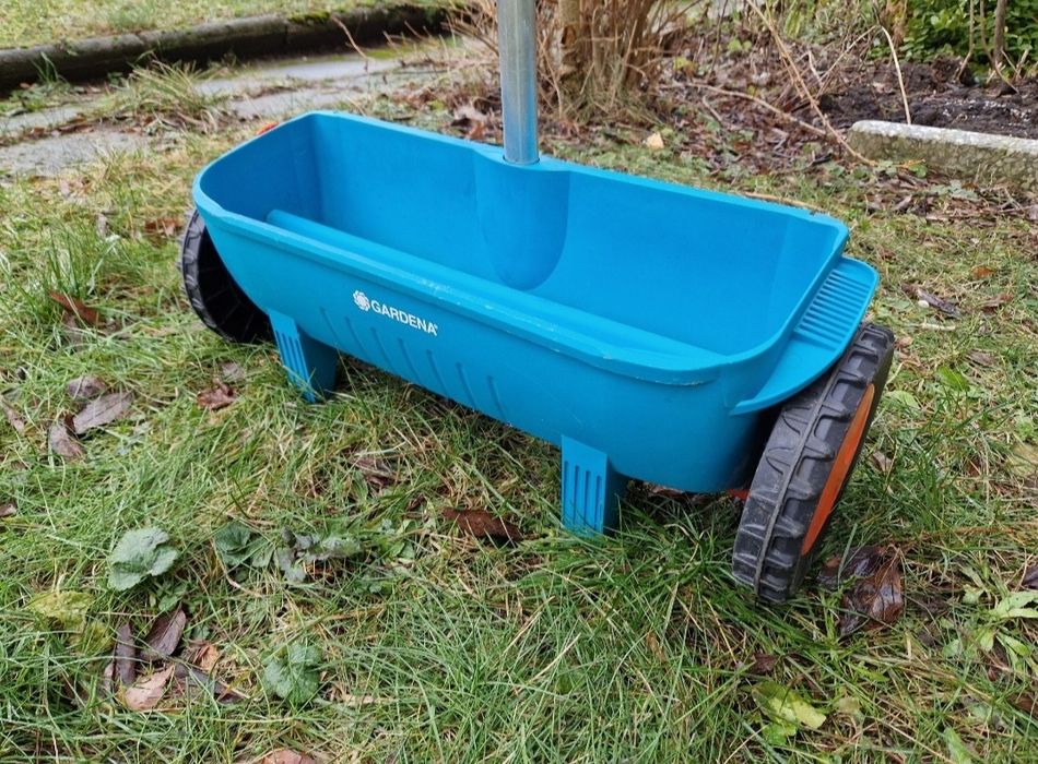 Siewnik ogrodowy firmy Gardena siewnik do trawy nawozu