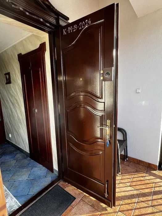 Drzwi dębowe zewnętrzne wejściowe dwuskrzydłowe drewniane rzeźbione