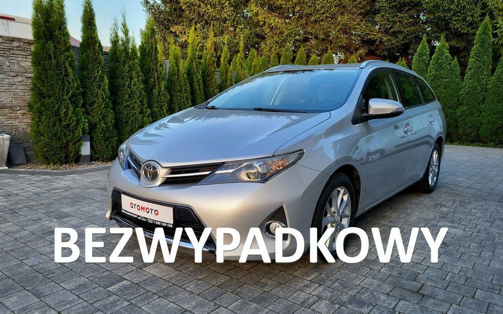 Toyota Auris ** Bezwypadkowa ** Nawigacja **