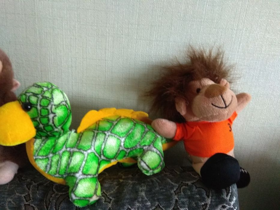 Іграшки м'які різні