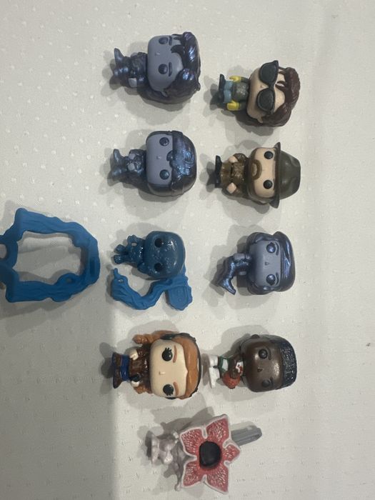 Figuras kinder joy stranger things 2025