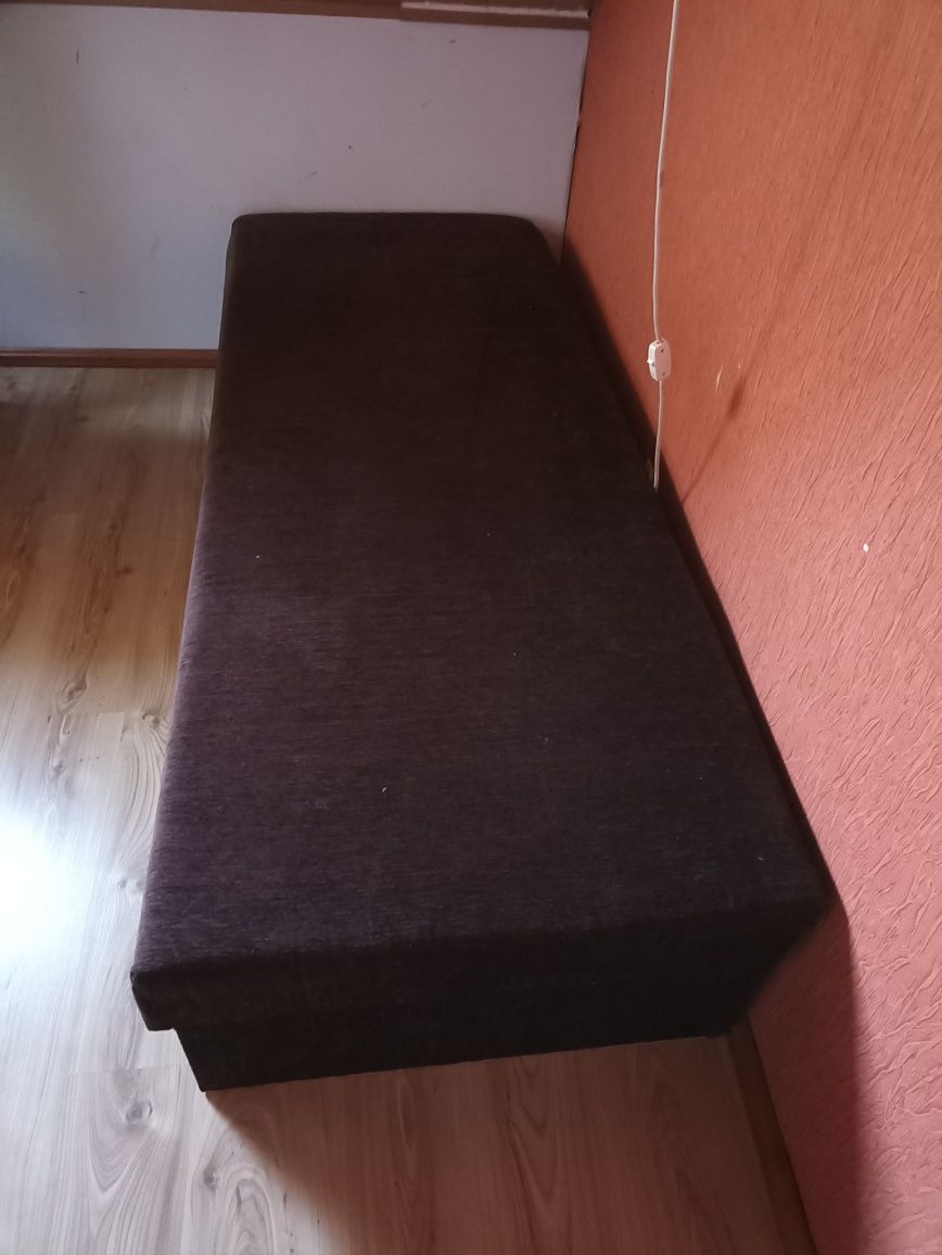 Kanapotapczan z poduszkami