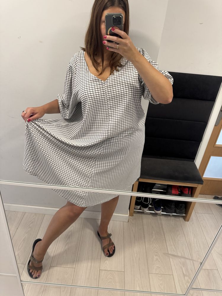 Biała sukienka w kratkę midi długa luźna oversize