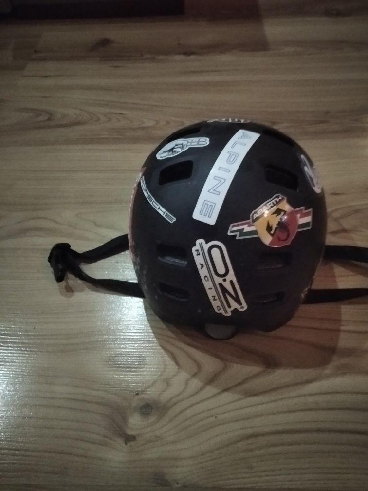 Kask do deski skate bordowej