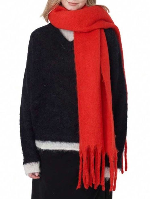 Теплий червоний шарф