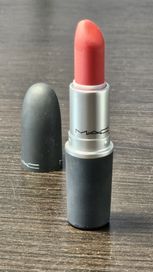 Mac - Werk, werk, werk, Powder Kiss Lipstick. Pomadka, szminka do ust