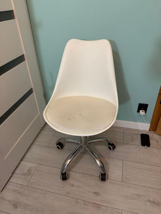 Krzesło do biurka obrotowe białe