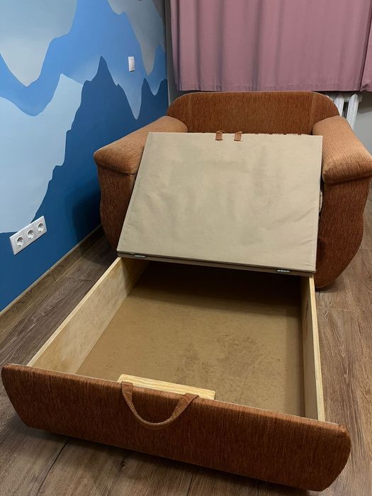 Крісло в чудовому стані, як нове.