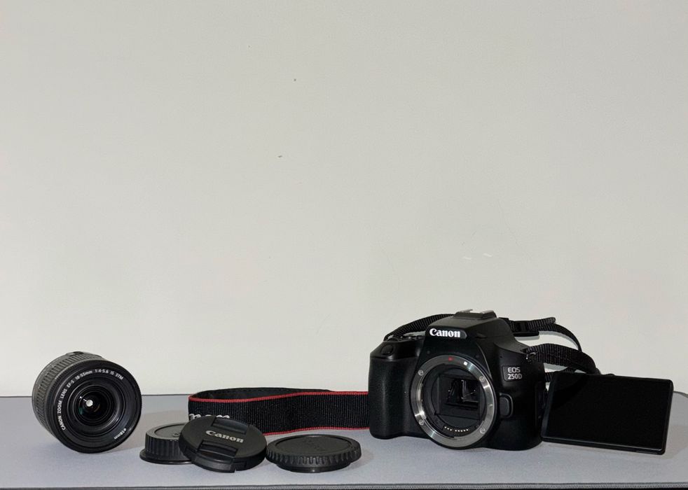 Reflex Canon EOS 250D (COMO NOVA)