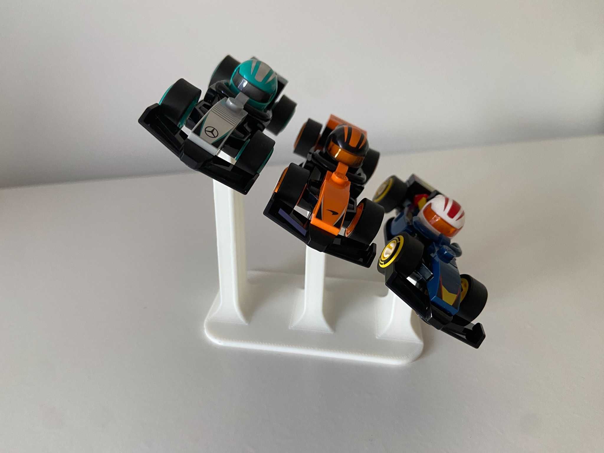 Suporte para 3 mini carros de F1 LEGO - Preto ou Branco