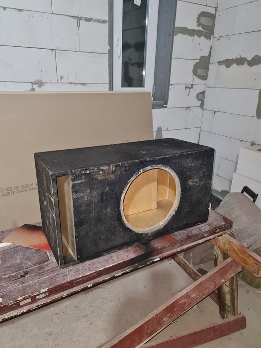 Продам короб для сабвуфера