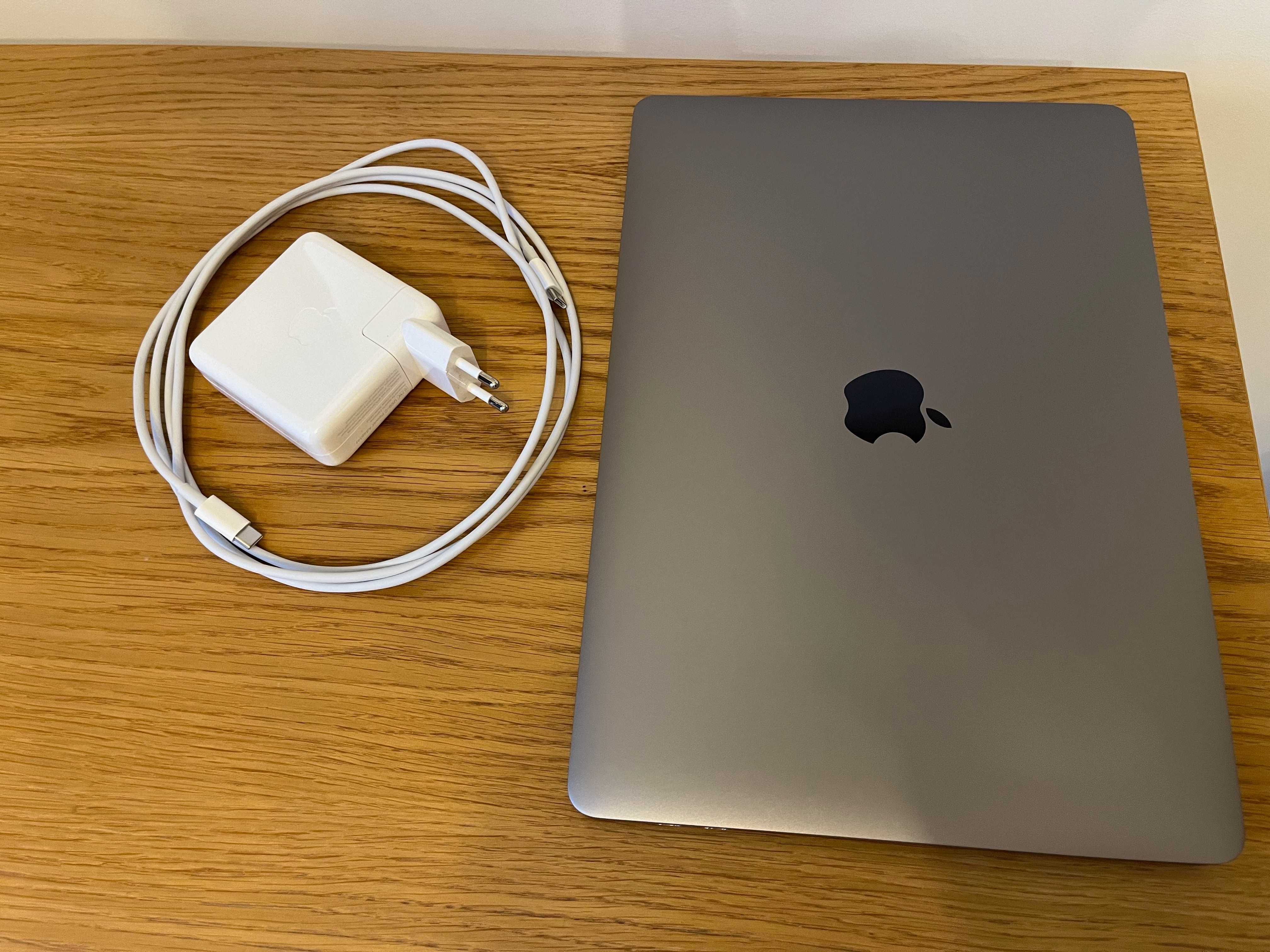 MacBook Pro 13,3" 2019 - stan bardzo dobry - 1.4 GHz / 16 GB / 256 GB