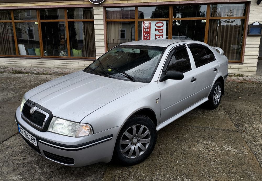 Skoda Octavia 2003 року 1.6 бензин в чудовому стані