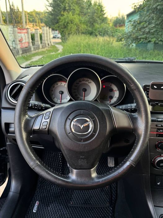 MAZDA 3 доглянута, обслужена, надійна