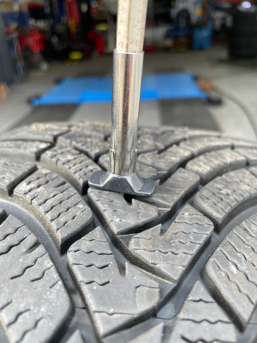 Okazja opony zimowe 235/50R19 Falken EUROWINTER HS01 SUV 8mm