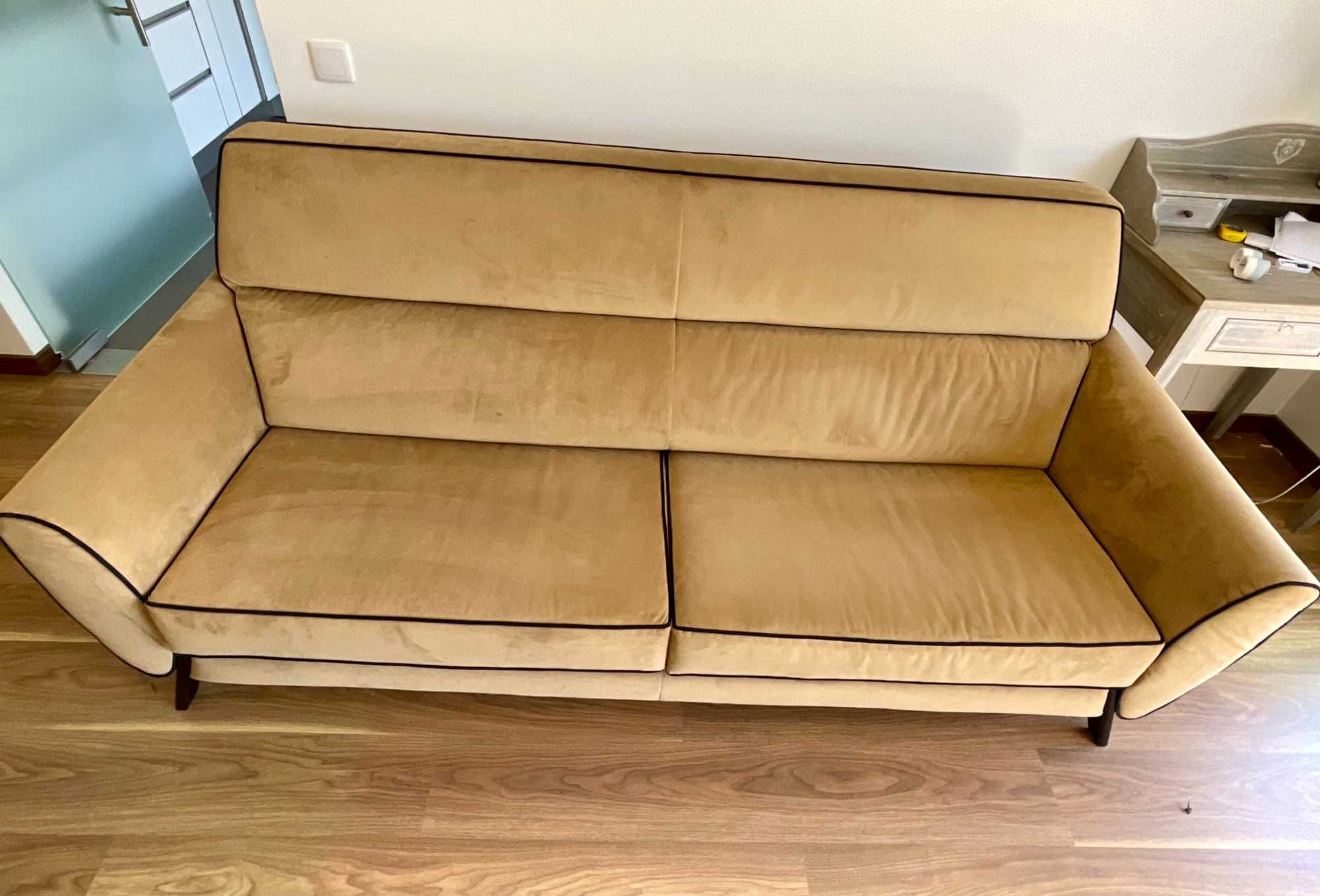 ANARIC Sofa quase novo com tecido de veludo  - Ourém