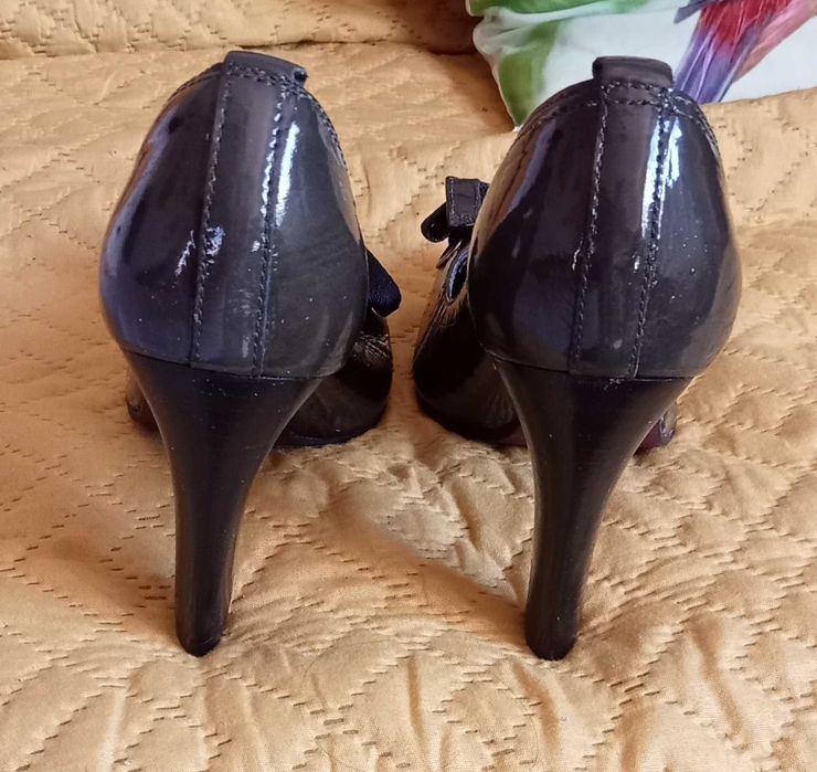 Sapato verde com laço