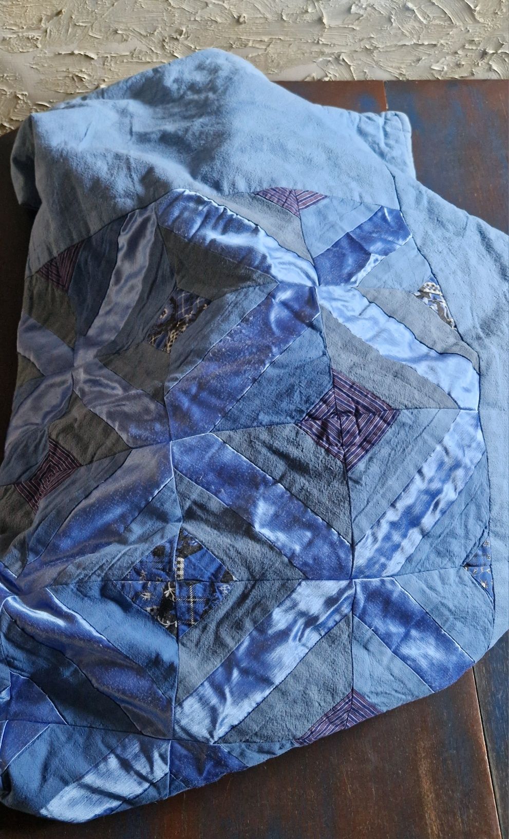Kołdra patchwork z kawałków tkaniny uszyty ręcznie niebieski 220 x 140