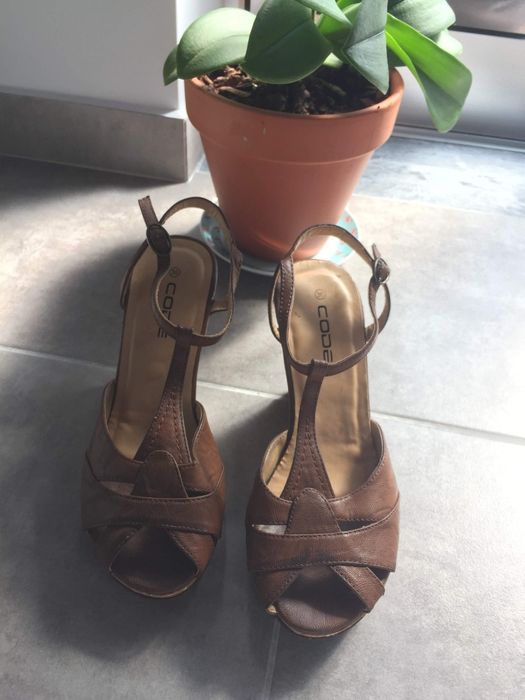 Sandálias Verão de cunha castanhas tamanho 36
