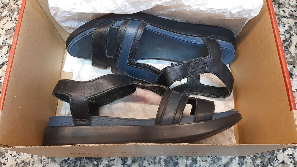 Sandálias 36, da CAMPER, azuis e pretas, em pele – bom estado
