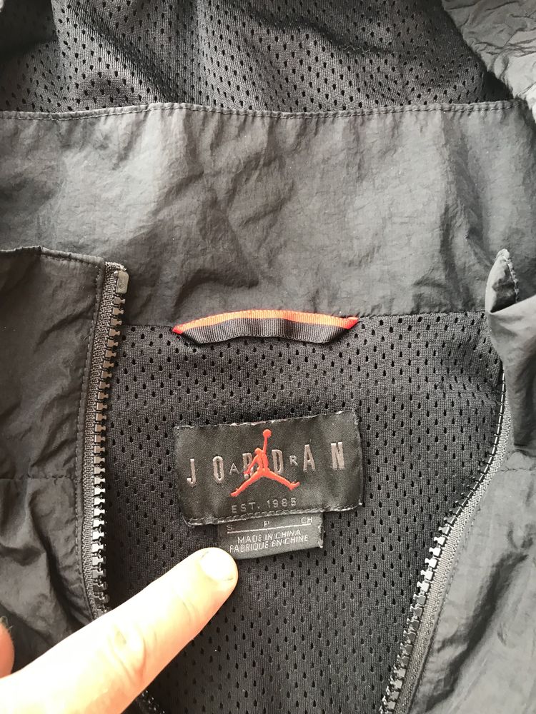 Курточка вітровка від Nike Jordan оригінал