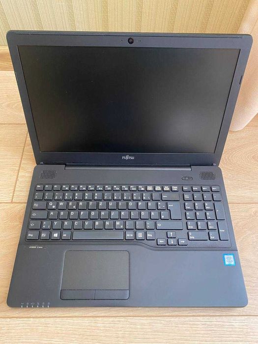 Ноутбук Fujitsu A556 (i5-6200U 4x2.3GHz, 4gb, HDD 1000gb)