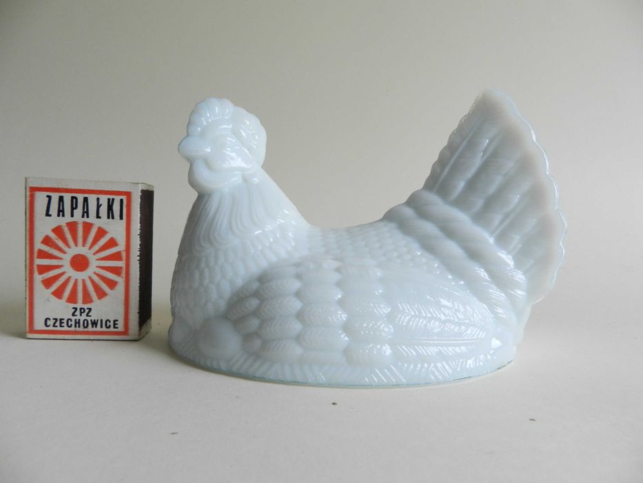 szklana średnia  kura biała lattimo tylko góra szkło PRL