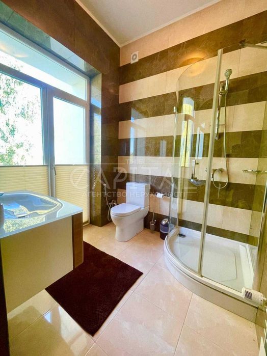 ВЕЛИЧНА РЕЗИДЕНЦІЯ біля води 420м2 — розкіш і приватність у Плютах