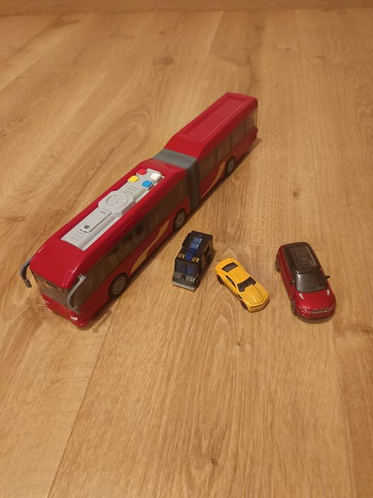 Autobus przegubowy + samochodziki