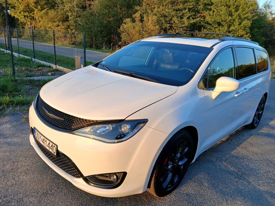 Chrysler Pacifica Komfortowy zadbany samochód Bardzo bogate wyposażenie