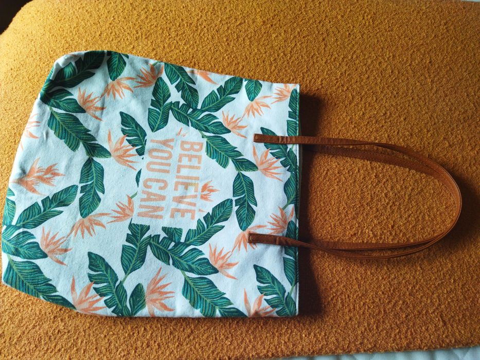 Saco de pano com motivo floral