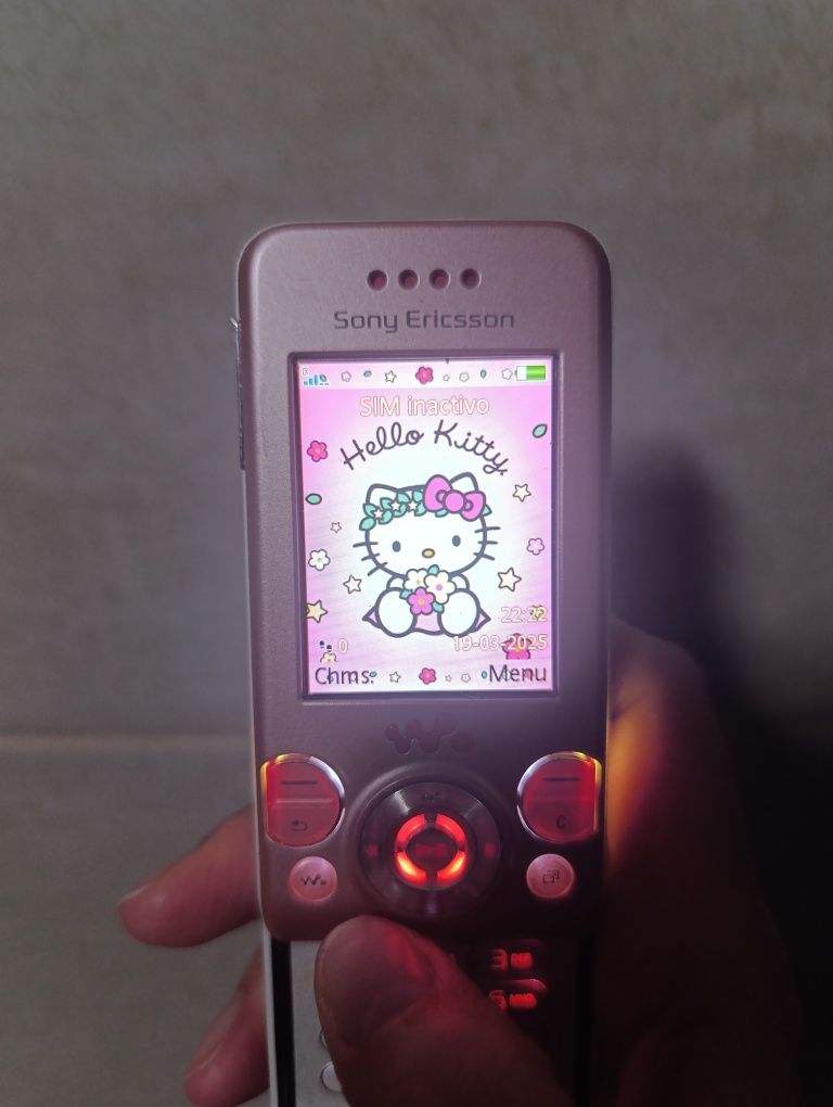Telemóvel Kitty Sony Ericsson