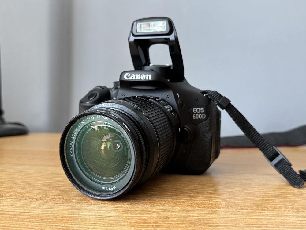 Canon EOS 600D Цифровий дзеркальний фотоапарат