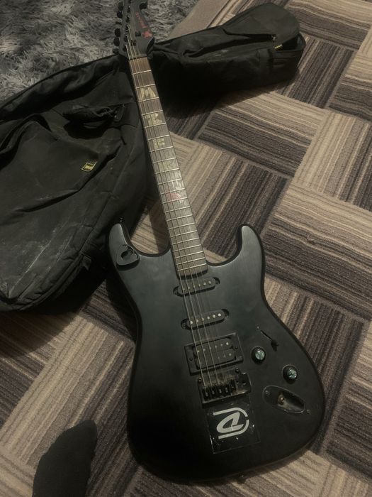 Продам електро гітару