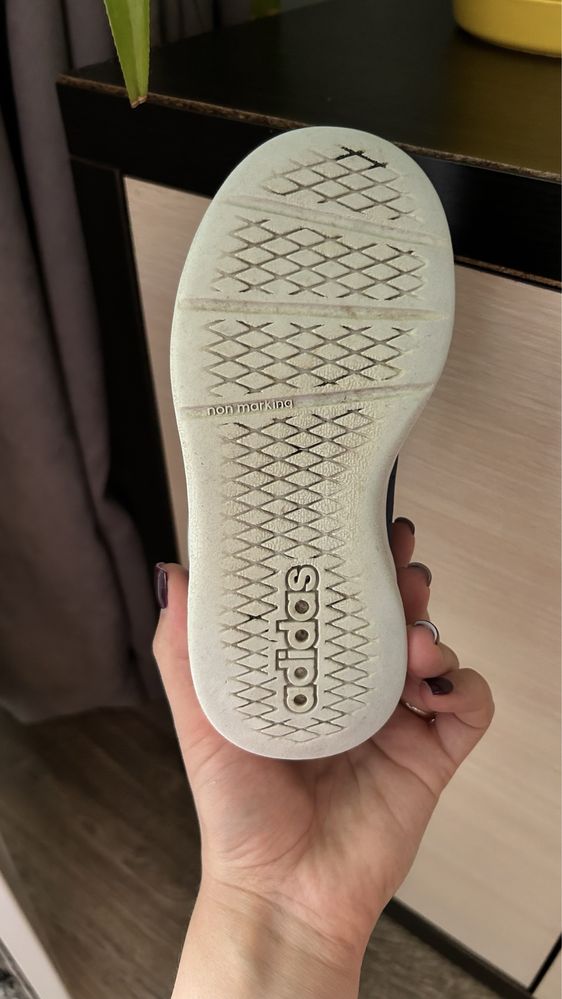 Кросівки Adidas 28р оригінал